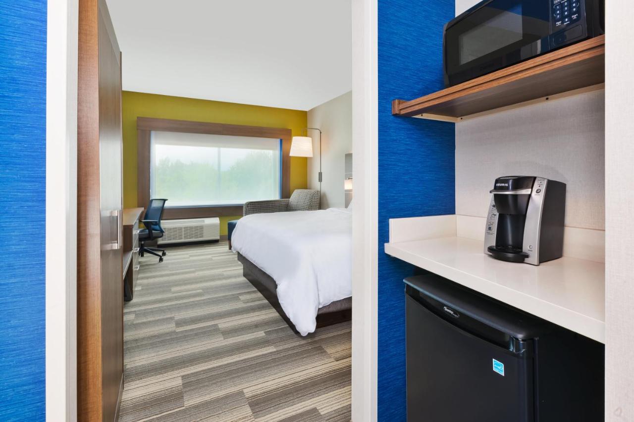 Standard King Room - Non-Smoking  at Holiday Inn Express & Suites Milan – Sandusky Area, an IHG Hotel