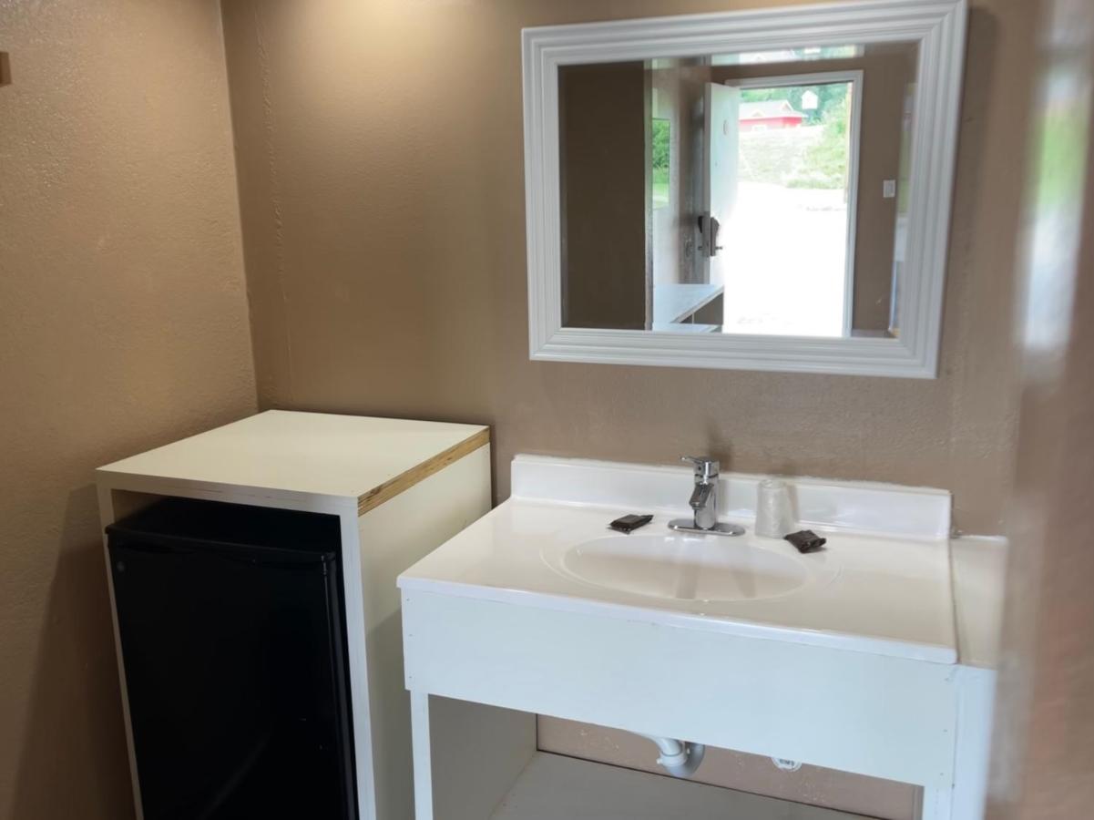  | Hotel Eastin Atchison