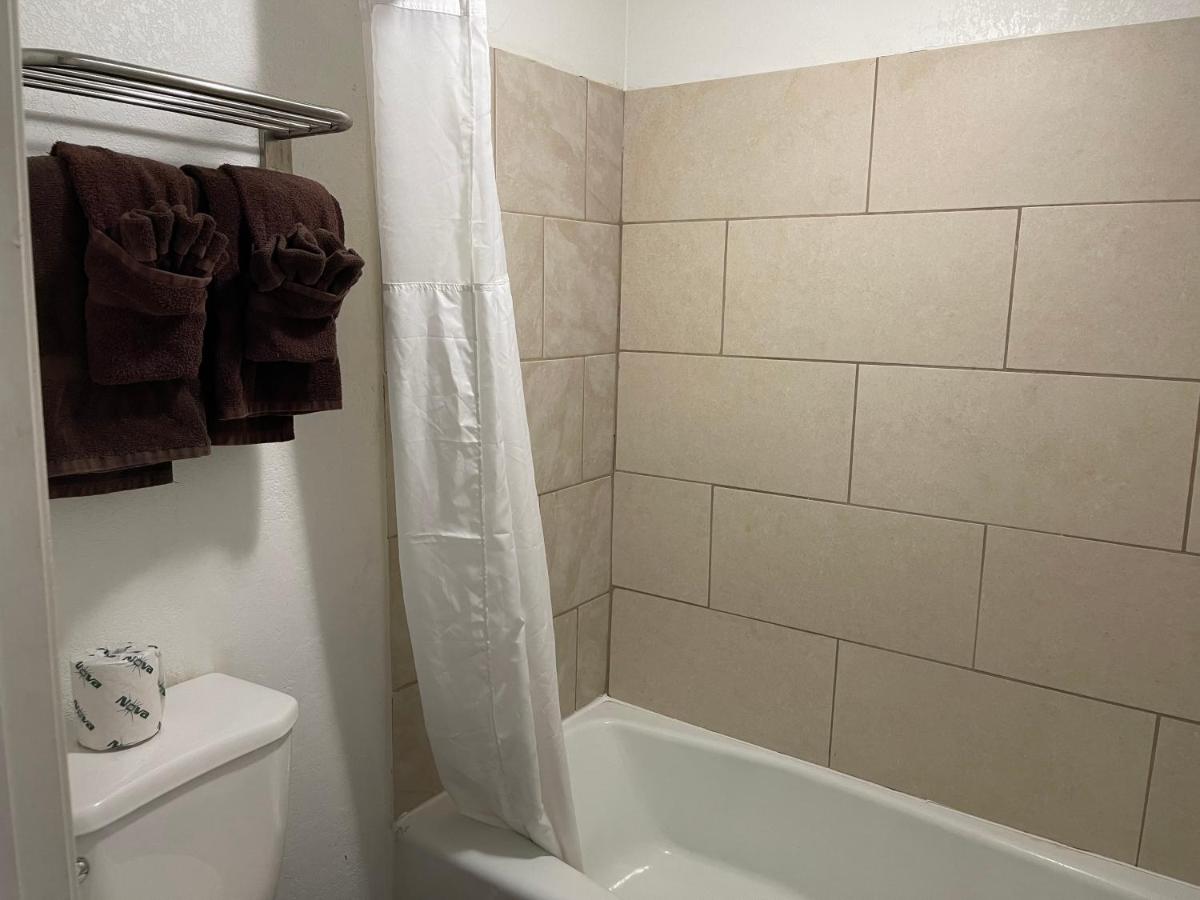  | Hotel Eastin Atchison