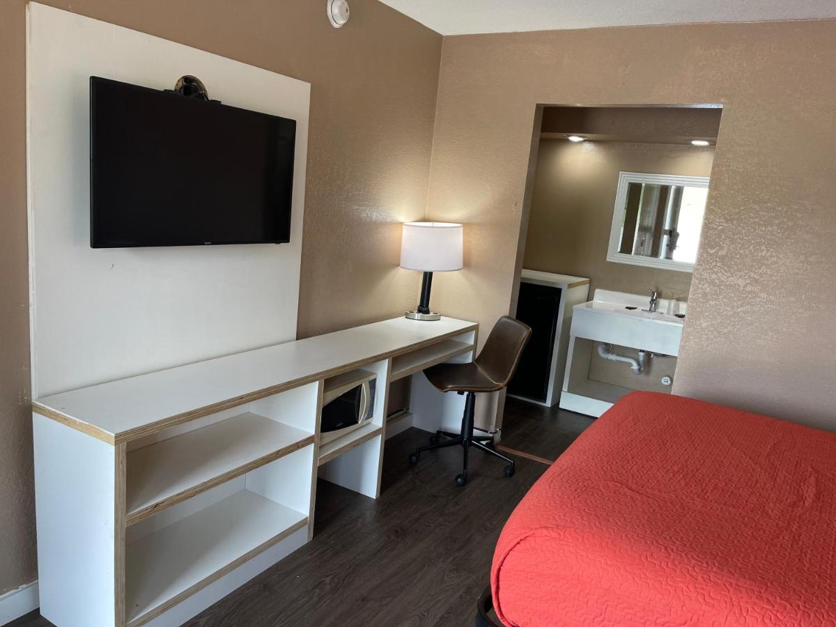  | Hotel Eastin Atchison