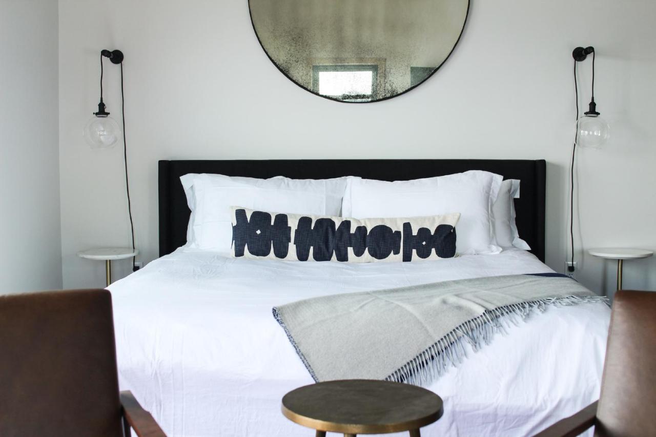 | Bowline Hotel