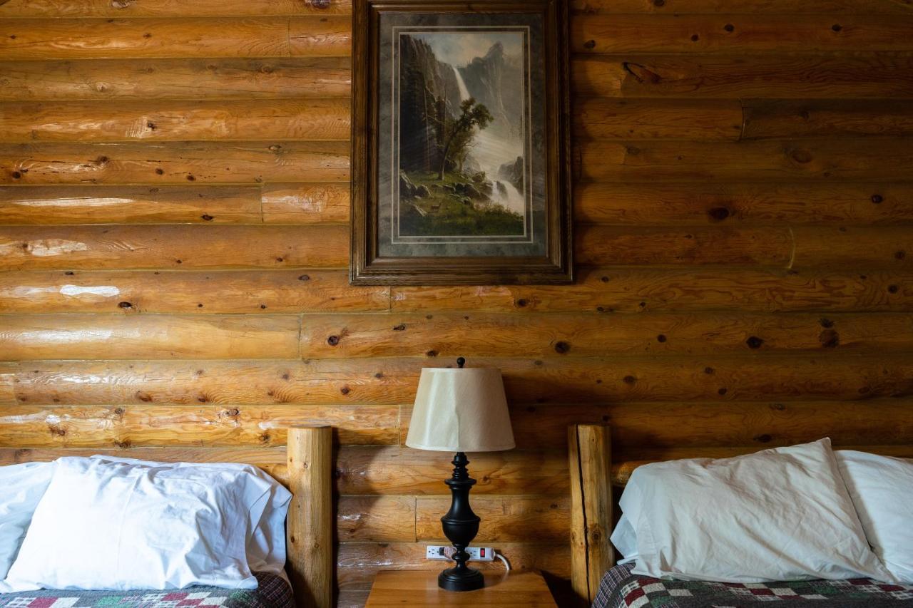 | Country Cabins Inn