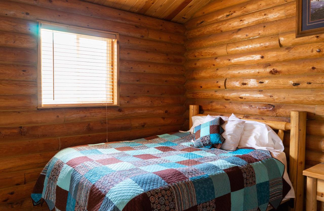 | Country Cabins Inn