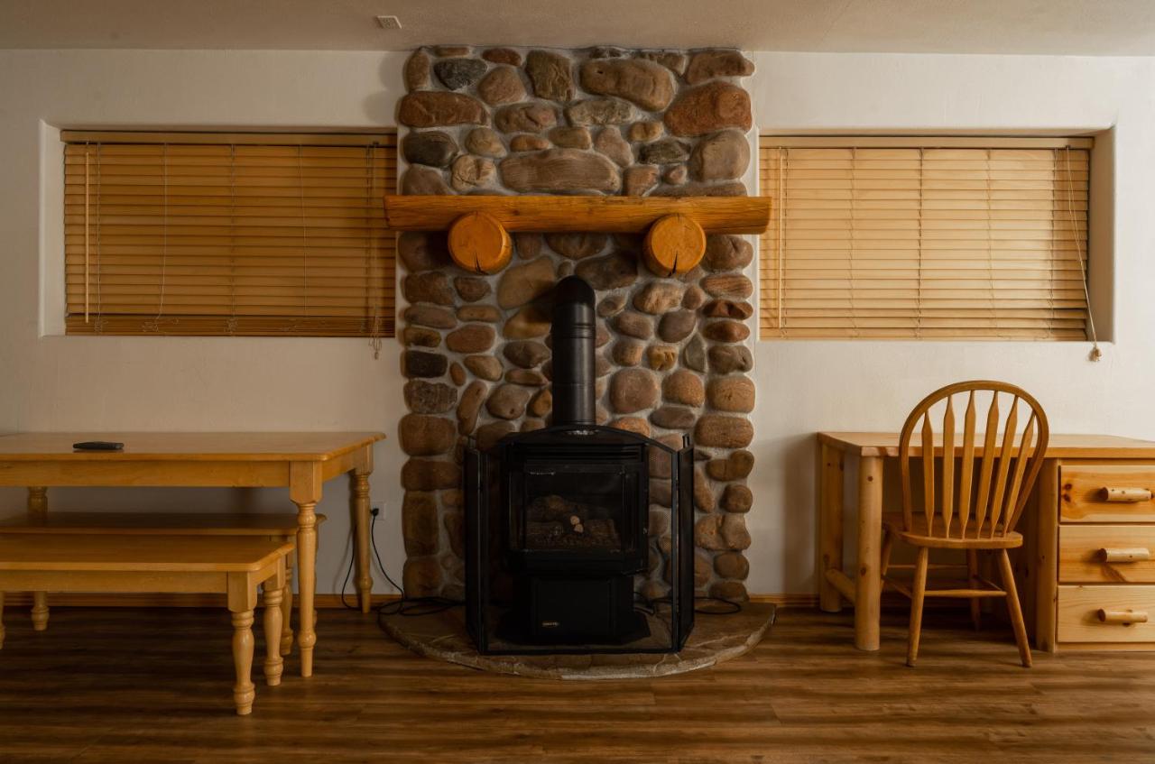 | Country Cabins Inn