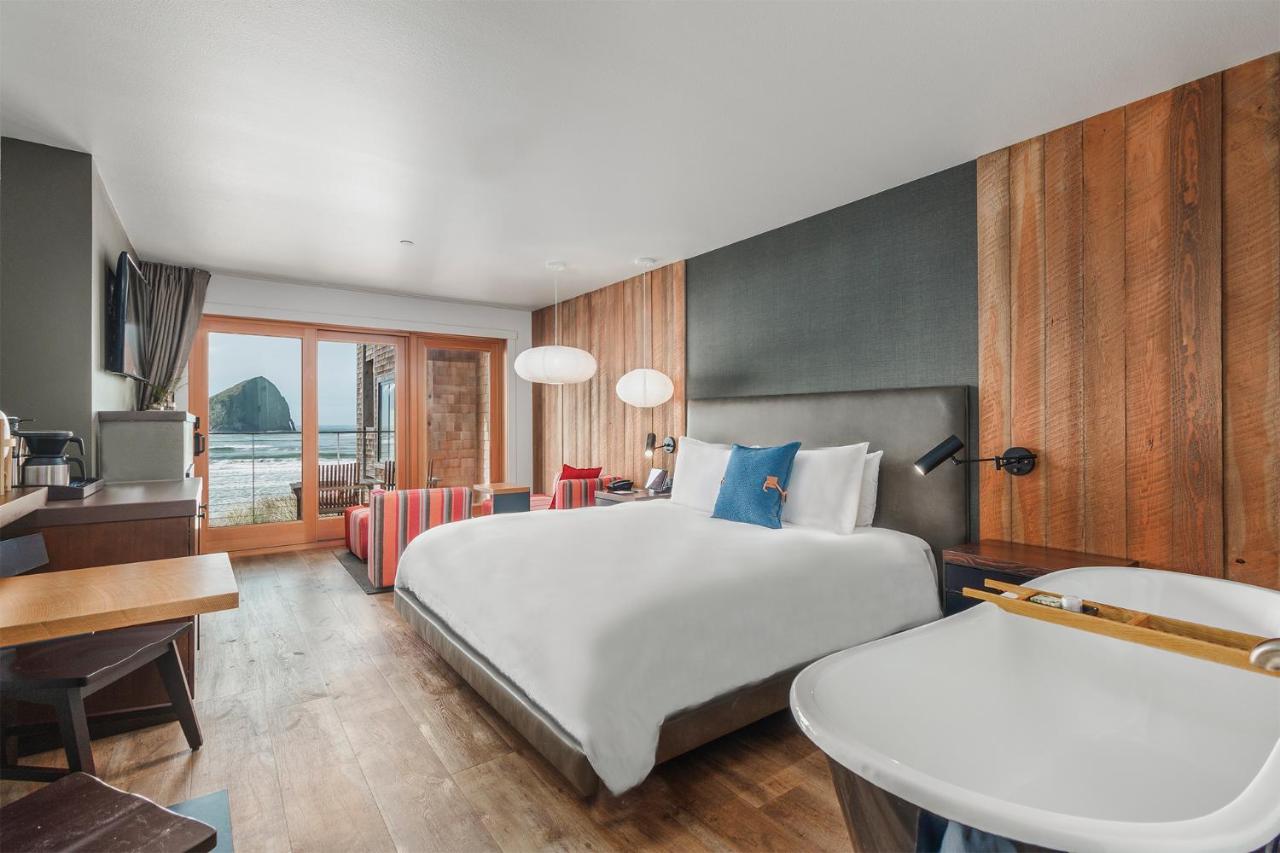 | Headlands Coastal Lodge & Spa