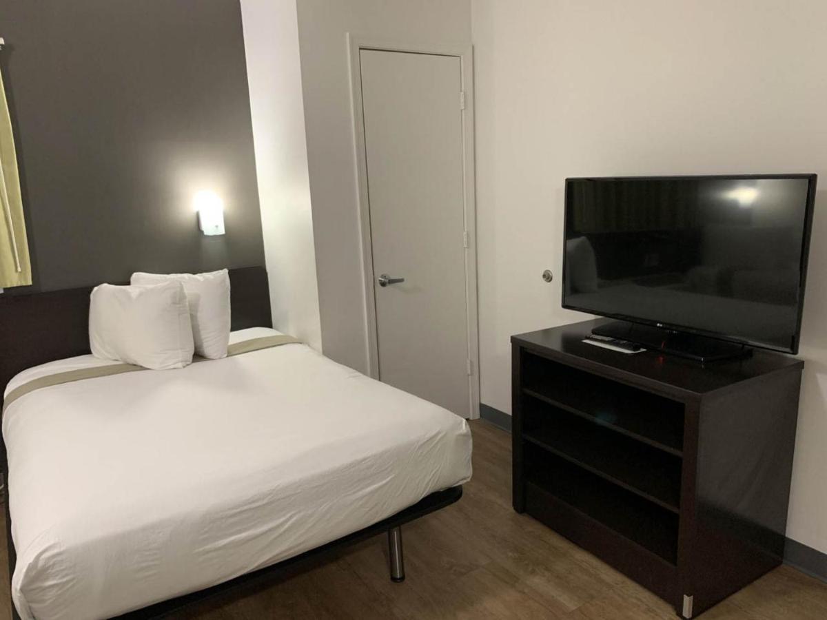 Queen Room - Disability Access - Non-Smoking at Studio 6 Extended Stay - Hampton, VA - Langley AFB Area