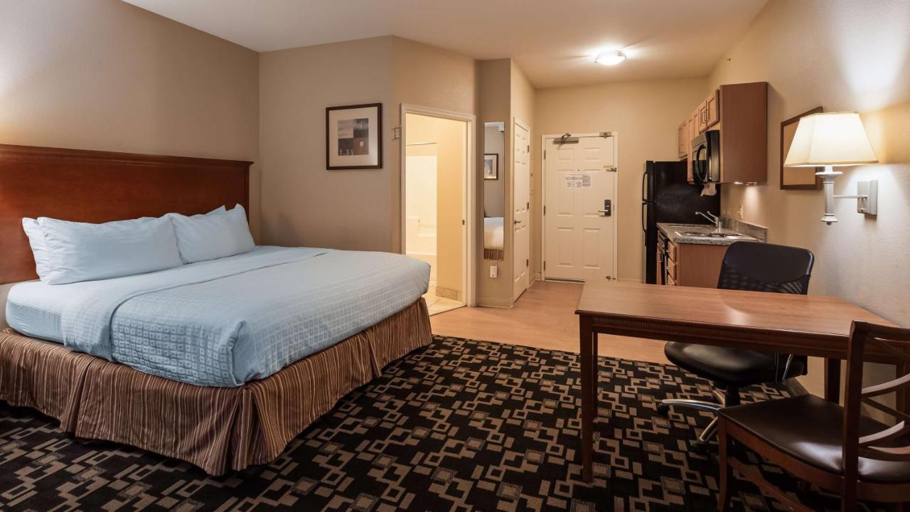King Suite - Disability Access at Best Western Plus Wausau/Rothschild Hotel