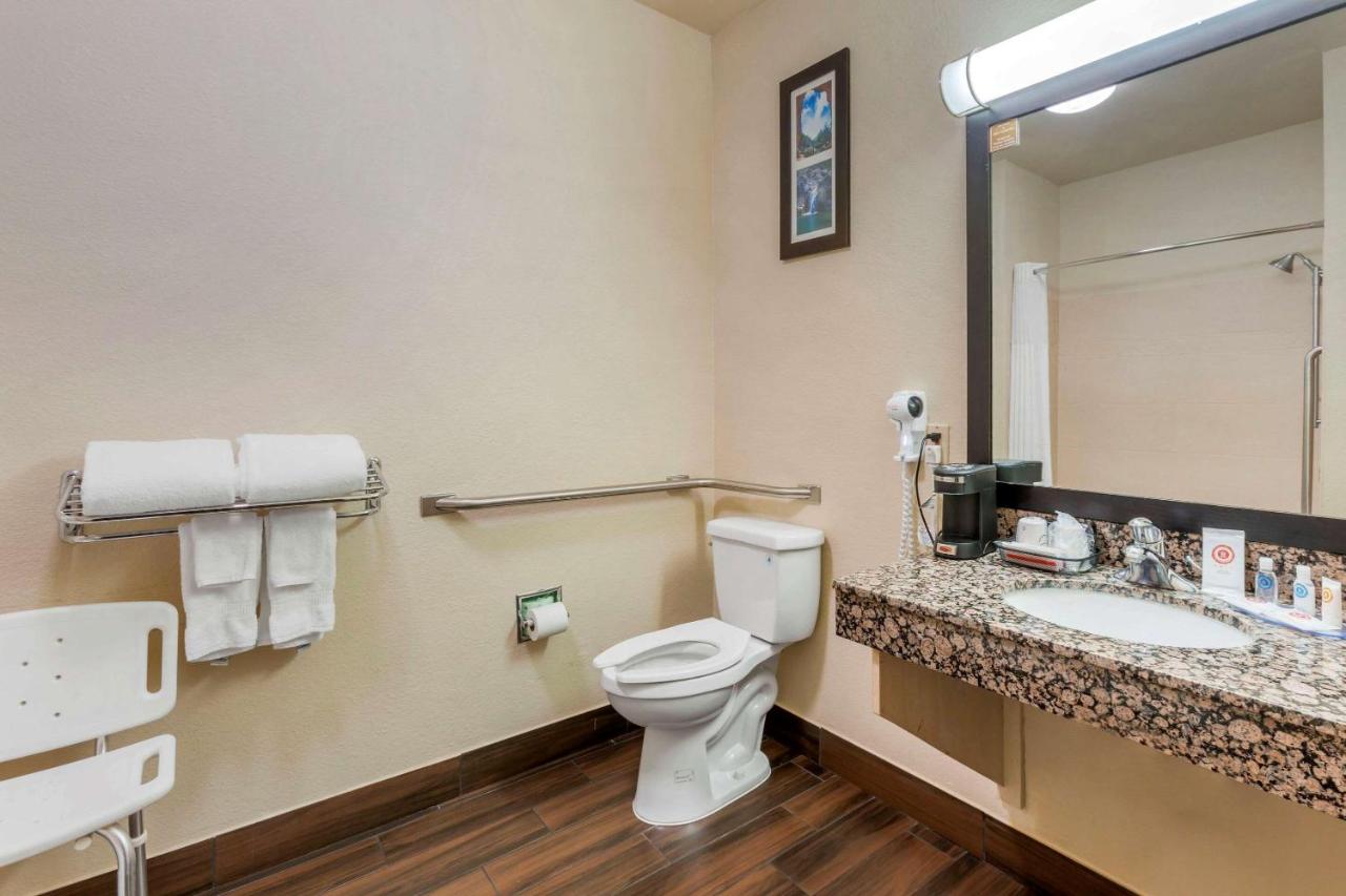 Standard Queen Room with Tub - Accessible/Non-Smoking at Comfort Inn Payson