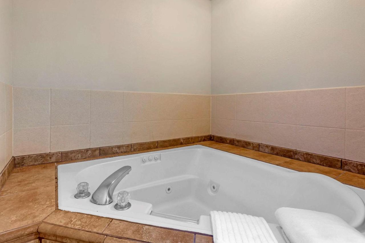 Queen Suite with Two Queen Beds and Jacuzzi - Non-Smoking at Comfort Inn Payson