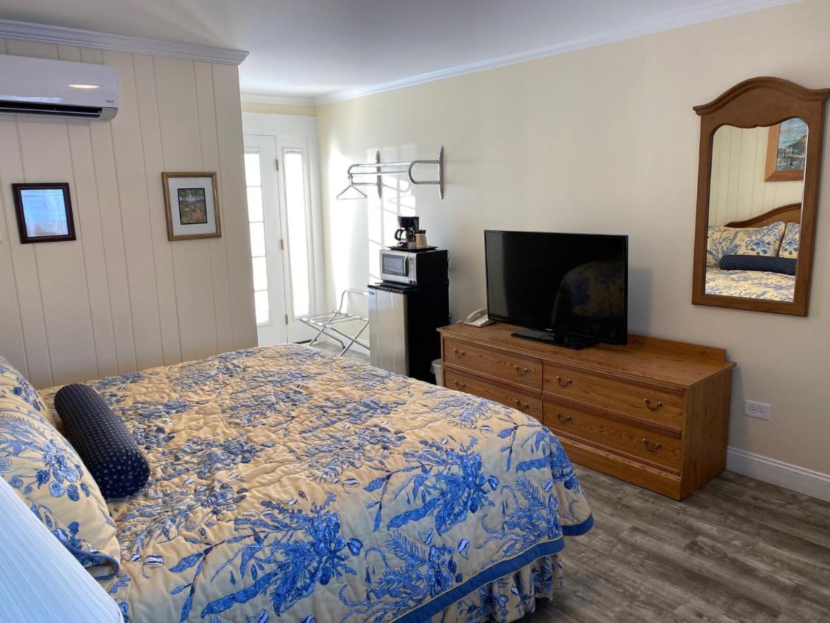 King Room and Sea View at Colonial Gables Oceanfront Village