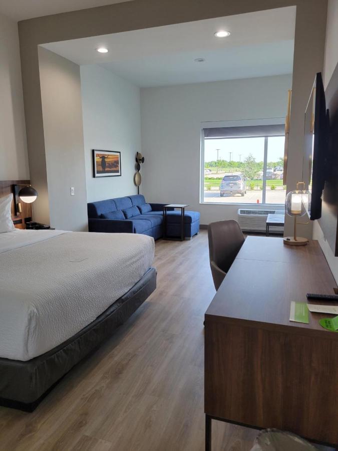 Executive King Room with Mobility/Hearing Impaired Access - Non-Smoking at La Quinta Inn & Suites by Wyndham Terrell