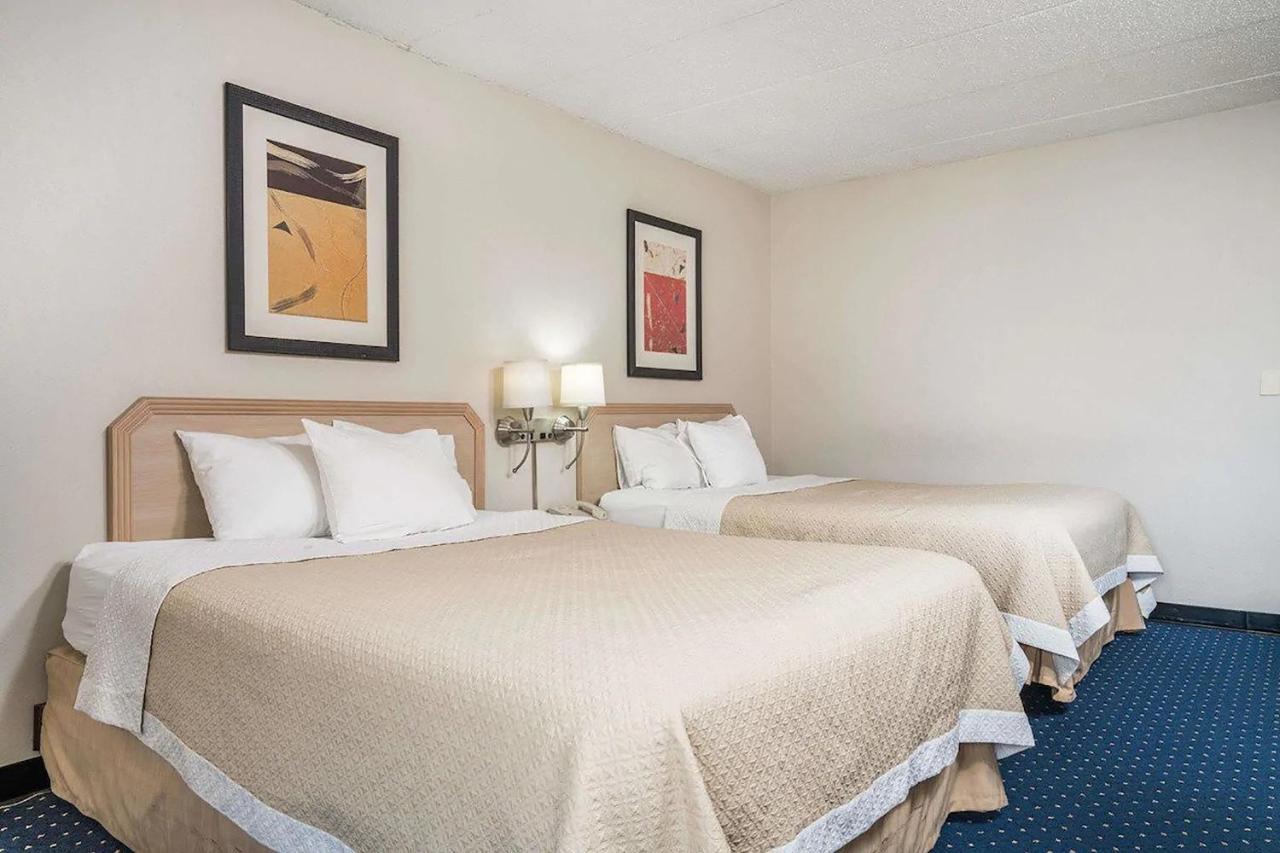 Queen Room with Two Queen Beds at Blue Way Inn La crosse Extended Stay