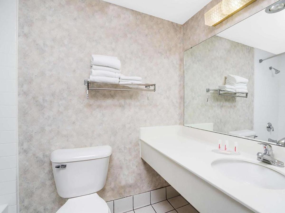 King Room at Blue Way Inn La crosse Extended Stay