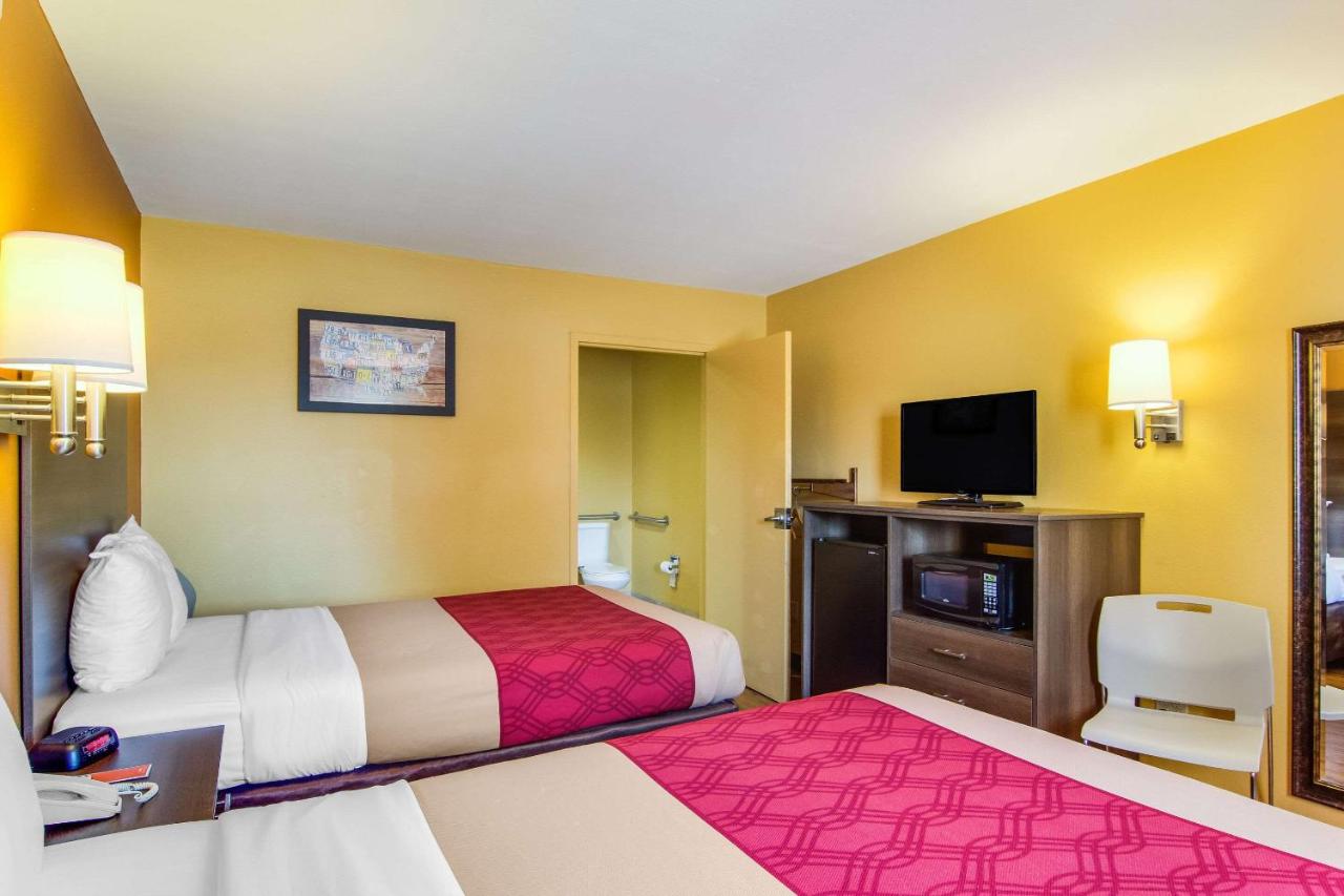 Double Room with Two Double Beds - Accessible/Non-Smoking at Econo Lodge Kingsland