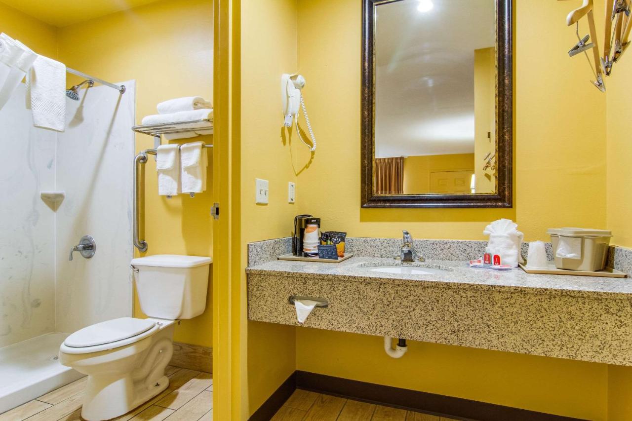 Standard King Room - Non-Smoking at Econo Lodge Kingsland