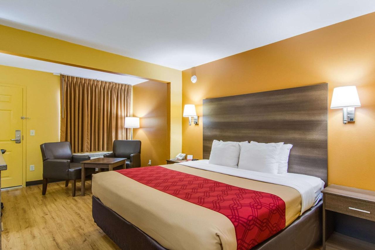 Standard King Room - Non-Smoking at Econo Lodge Kingsland