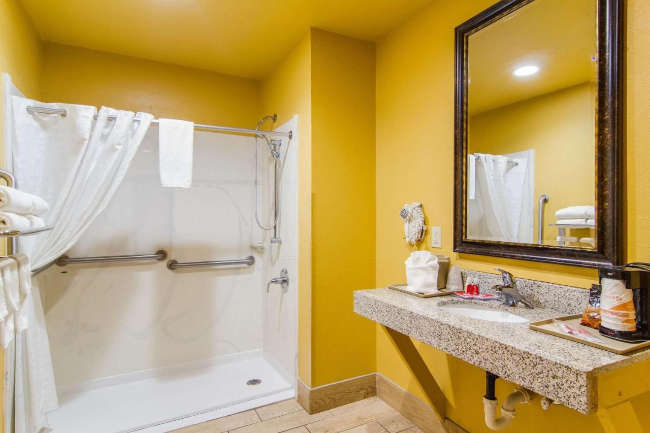 Double Room with Two Double Beds - Accessible/Non-Smoking at Econo Lodge Kingsland