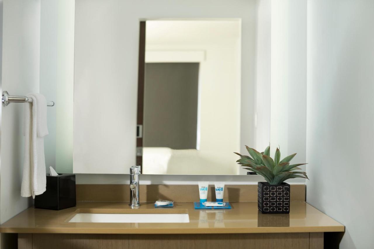 King Room with Roll-in-Shower - Accessible at Hyatt House Dallas/Frisco