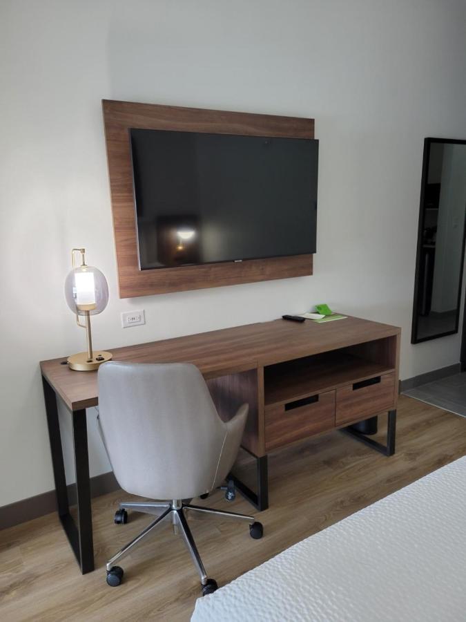 Executive King Room - Mobility Access/Non-Smoking at La Quinta Inn & Suites by Wyndham Terrell