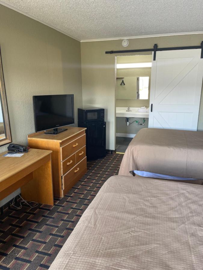 | Bravo Inn