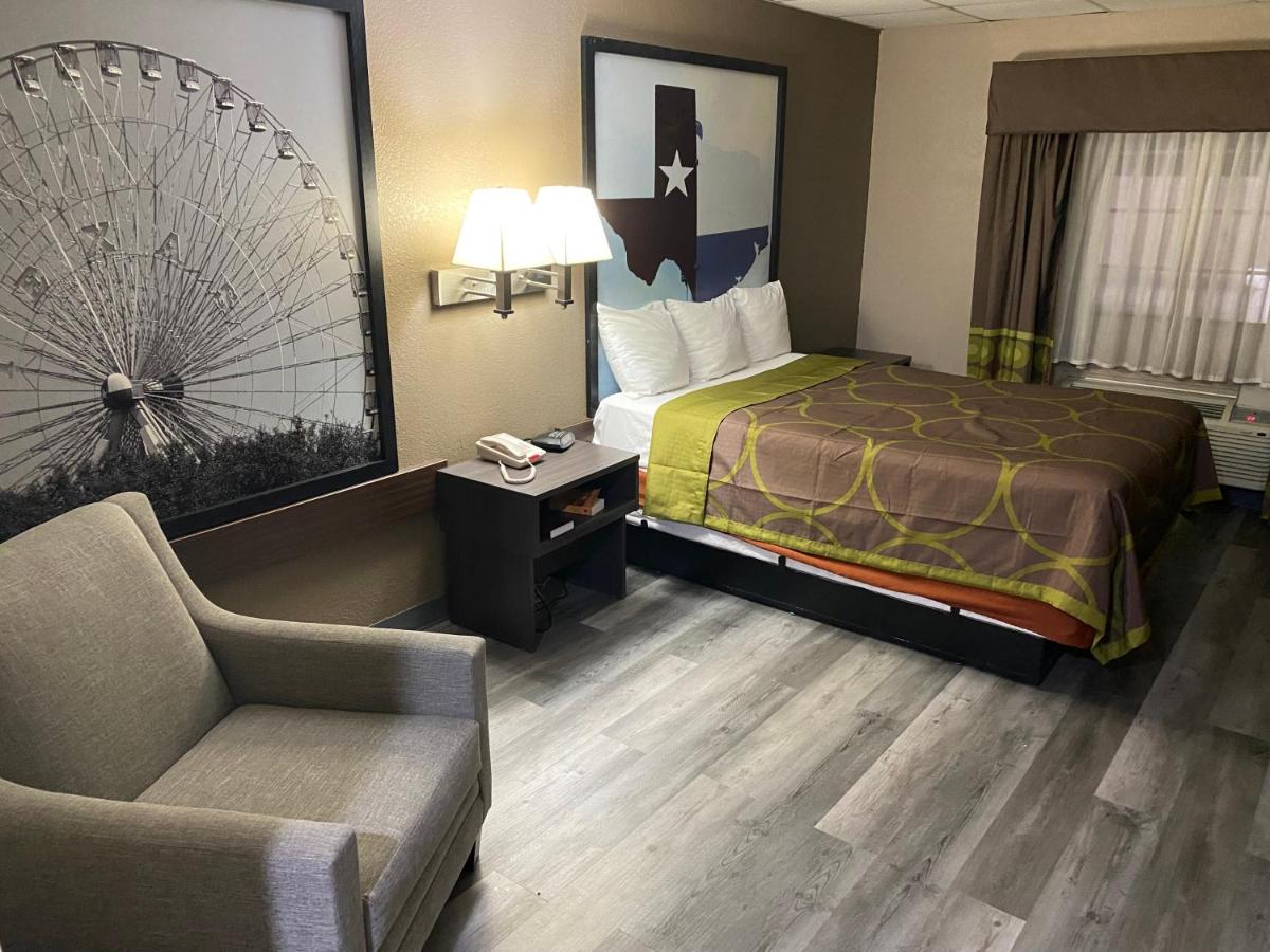 Queen Room - Non-Smoking at Super 8 by Wyndham Gainesville TX