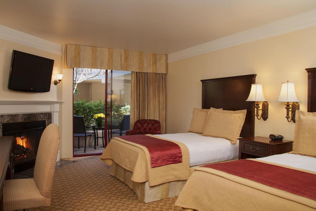Deluxe Queen Room with Two Queen Beds and Courtyard View - Non-Smoking at Victorian Inn