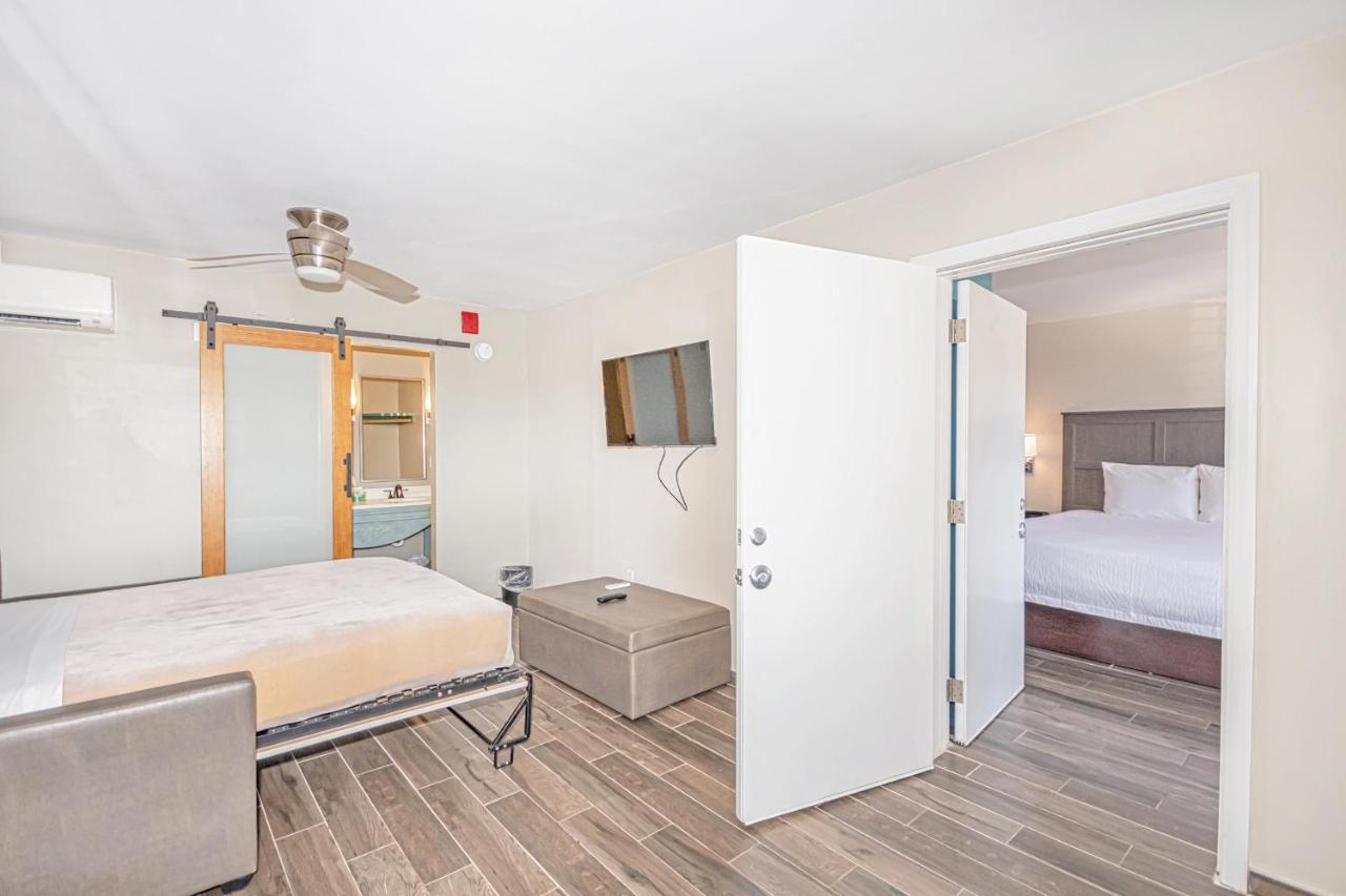  | Seven Hills Suites