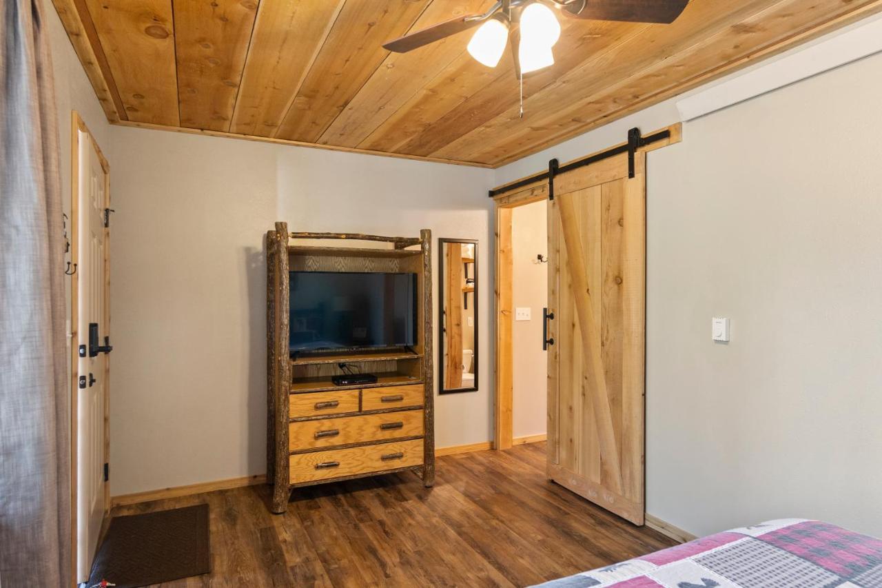 | Lake Almanor Lodge