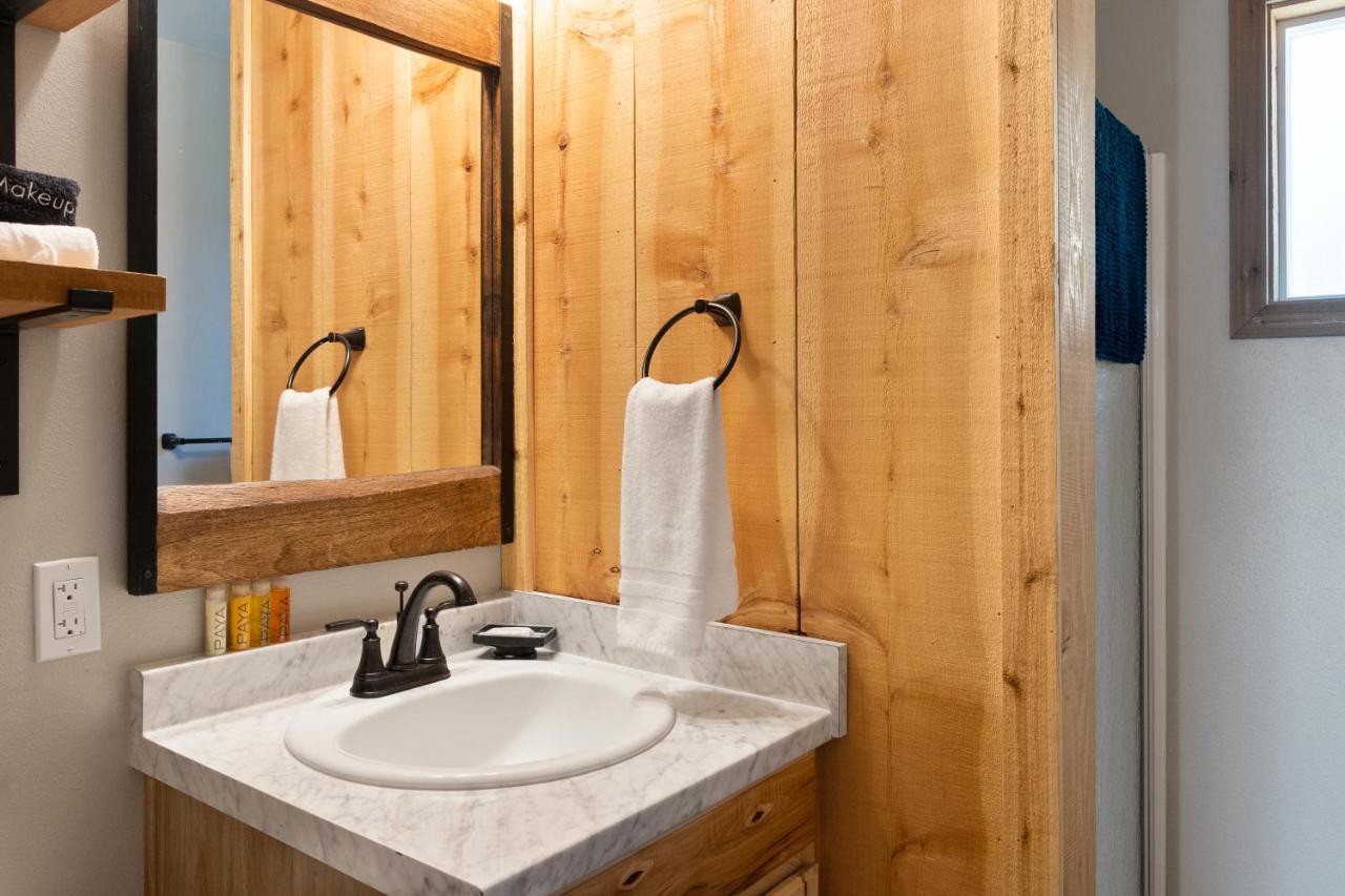 | Lake Almanor Lodge