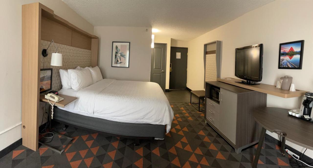 King Room at Holiday Inn Great Falls- Convention Center, an IHG Hotel