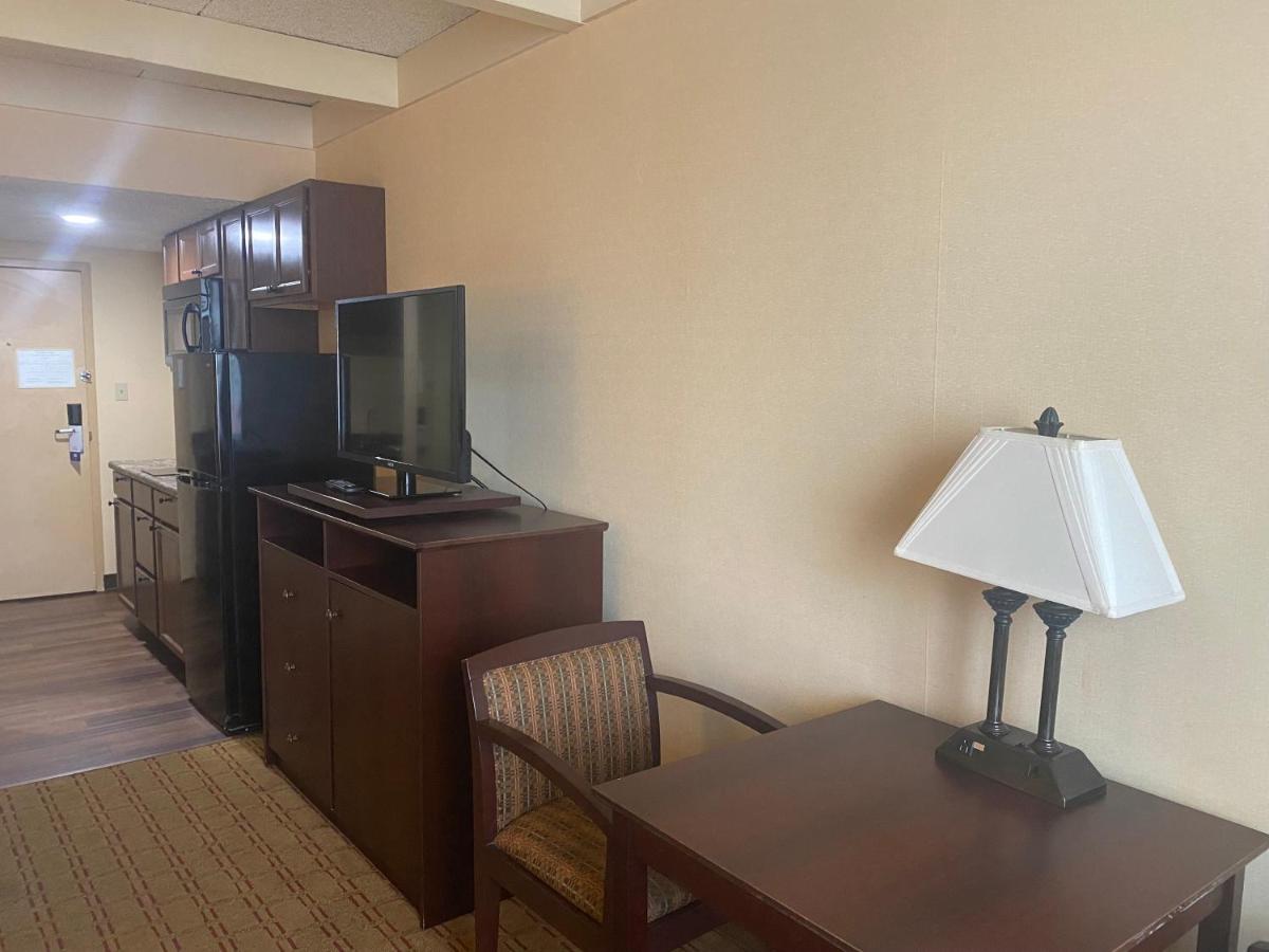 Efficiency Queen Room with Two Queen Beds - Non Smoking at Suburban Studios Buffalo Airport