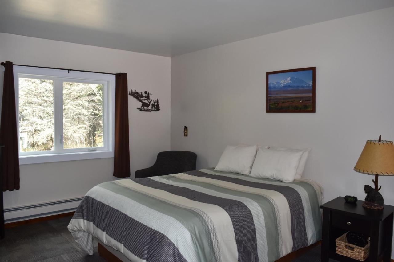 | Backwoods Lodge