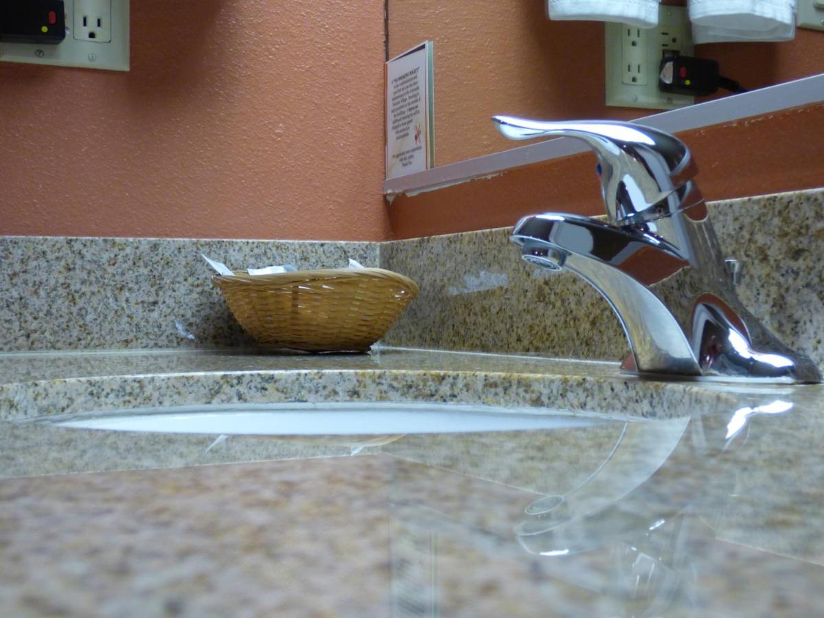 | Coronada Inn & Suites