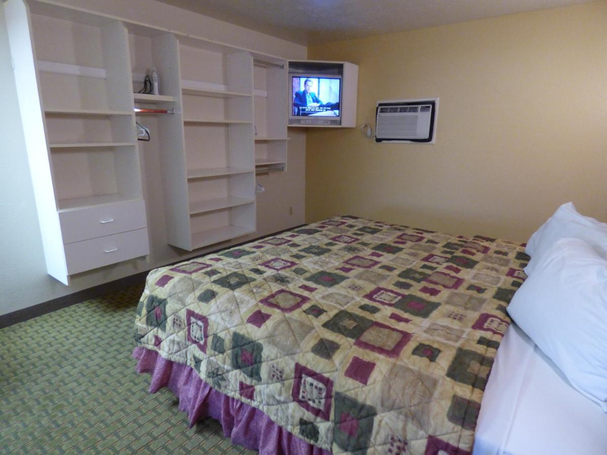 | Coronada Inn & Suites