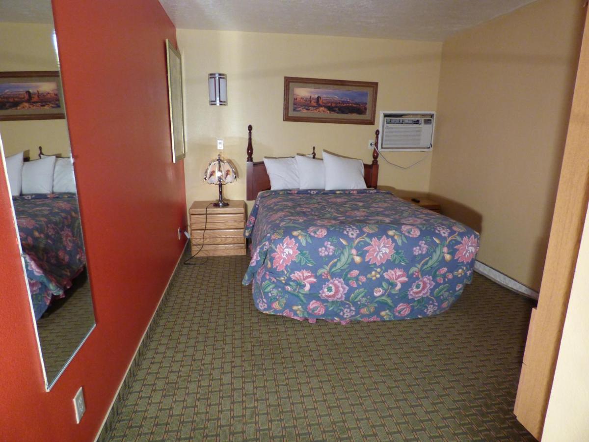 | Coronada Inn & Suites
