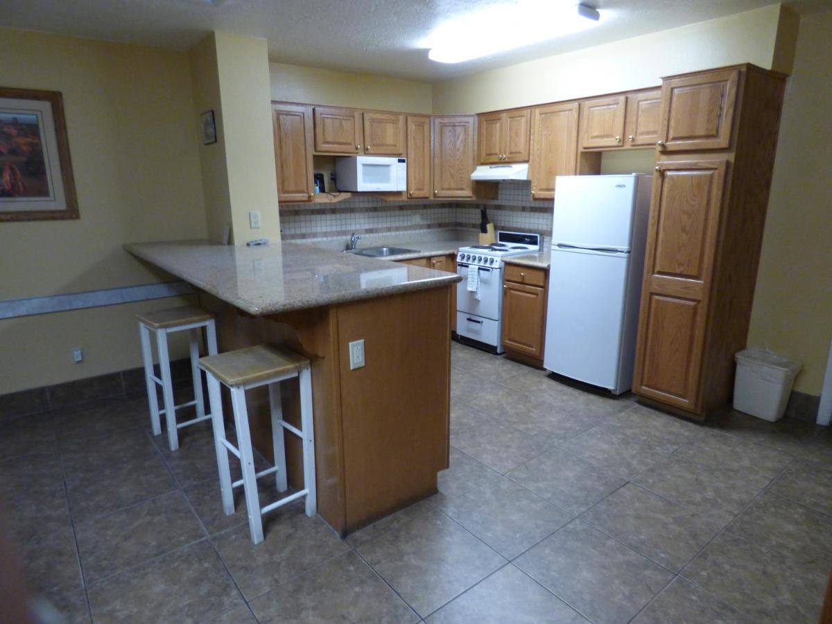 | Coronada Inn & Suites