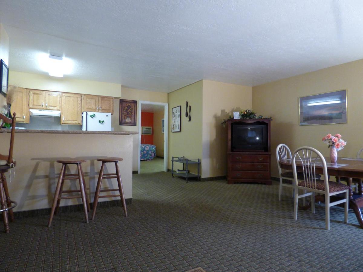 | Coronada Inn & Suites