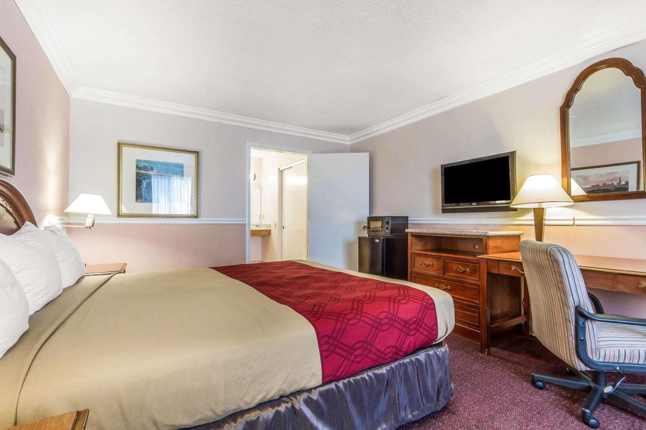 | Econo Lodge Castro Valley I-580