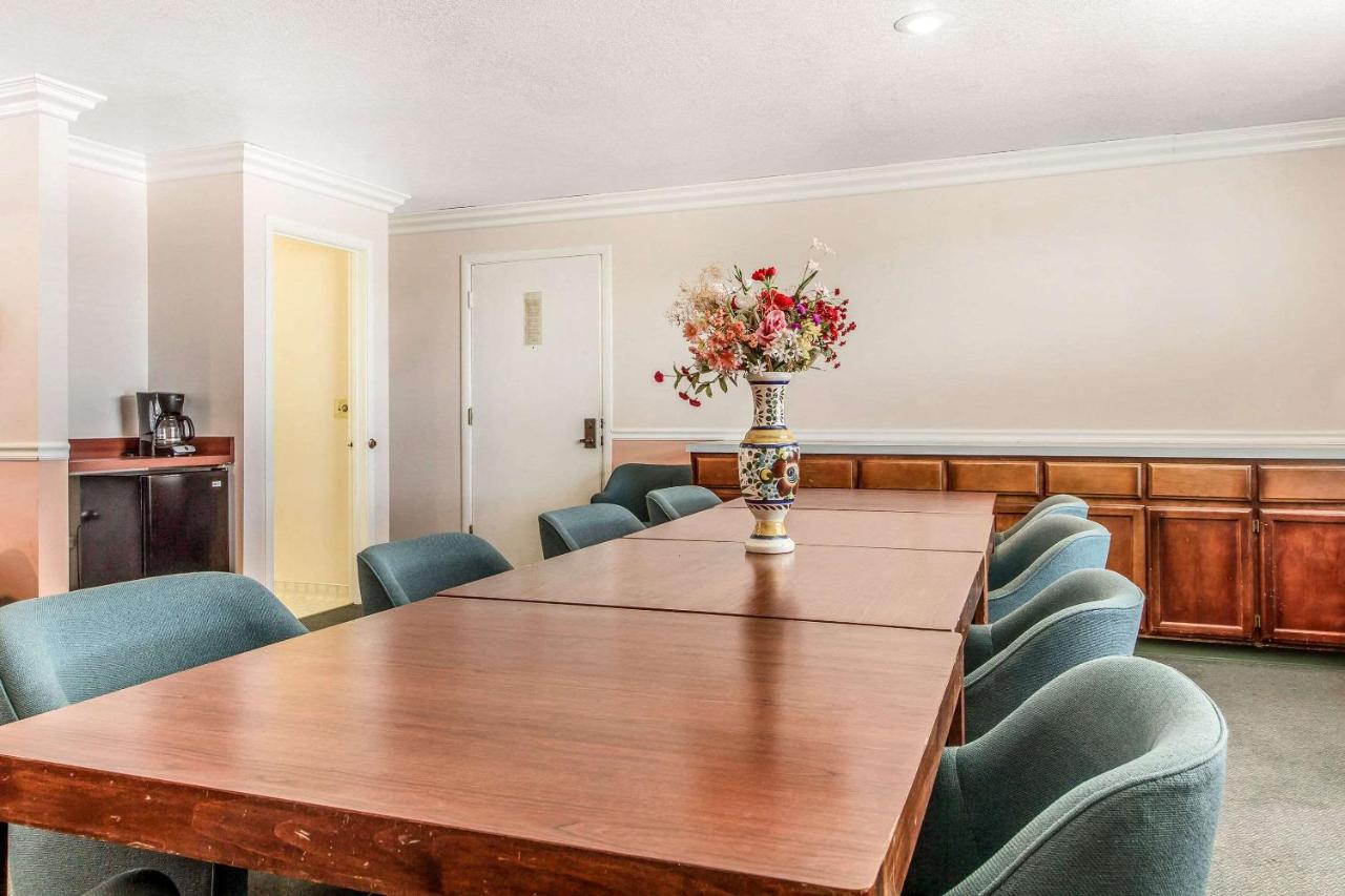 | Econo Lodge Castro Valley I-580