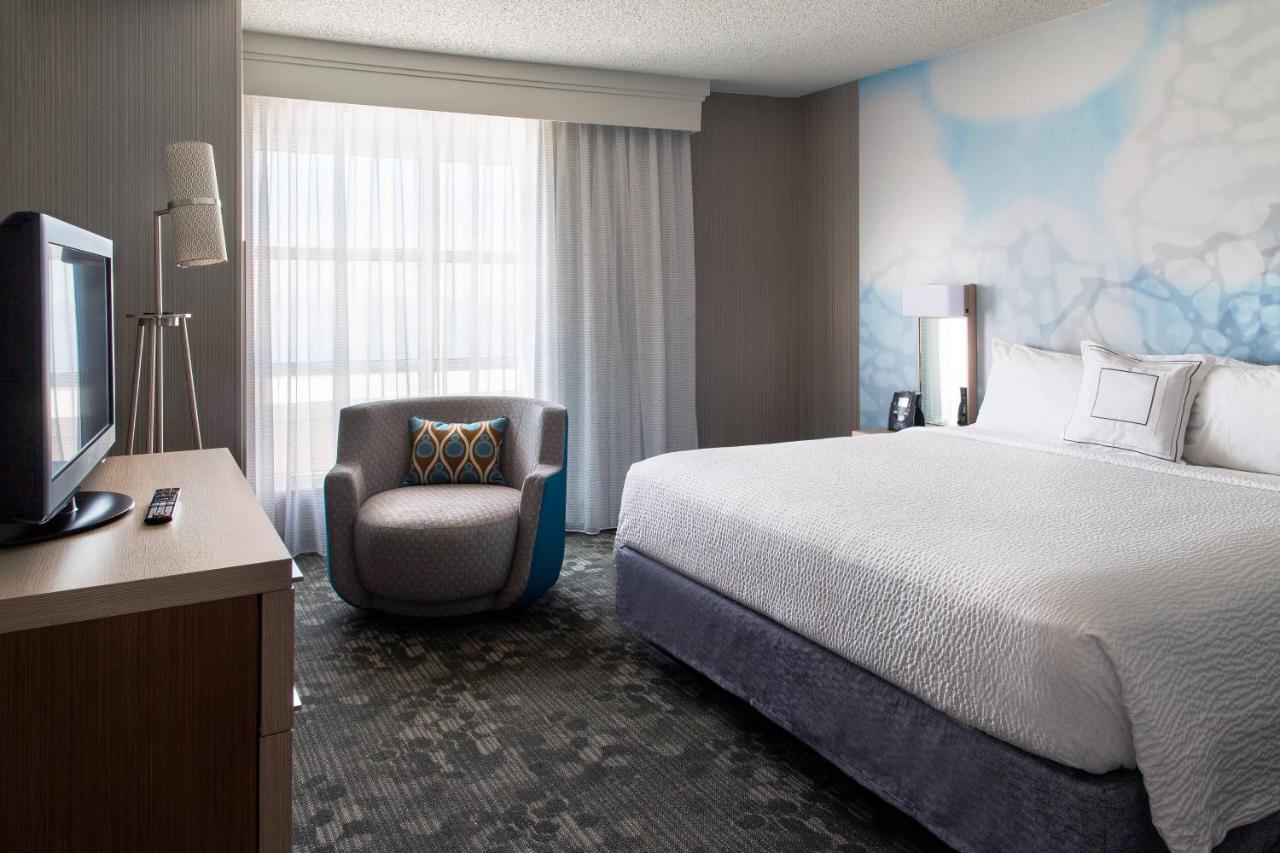 Hearing Accessible Deluxe King at Sonesta Emeryville - San Francisco Bay Bridge