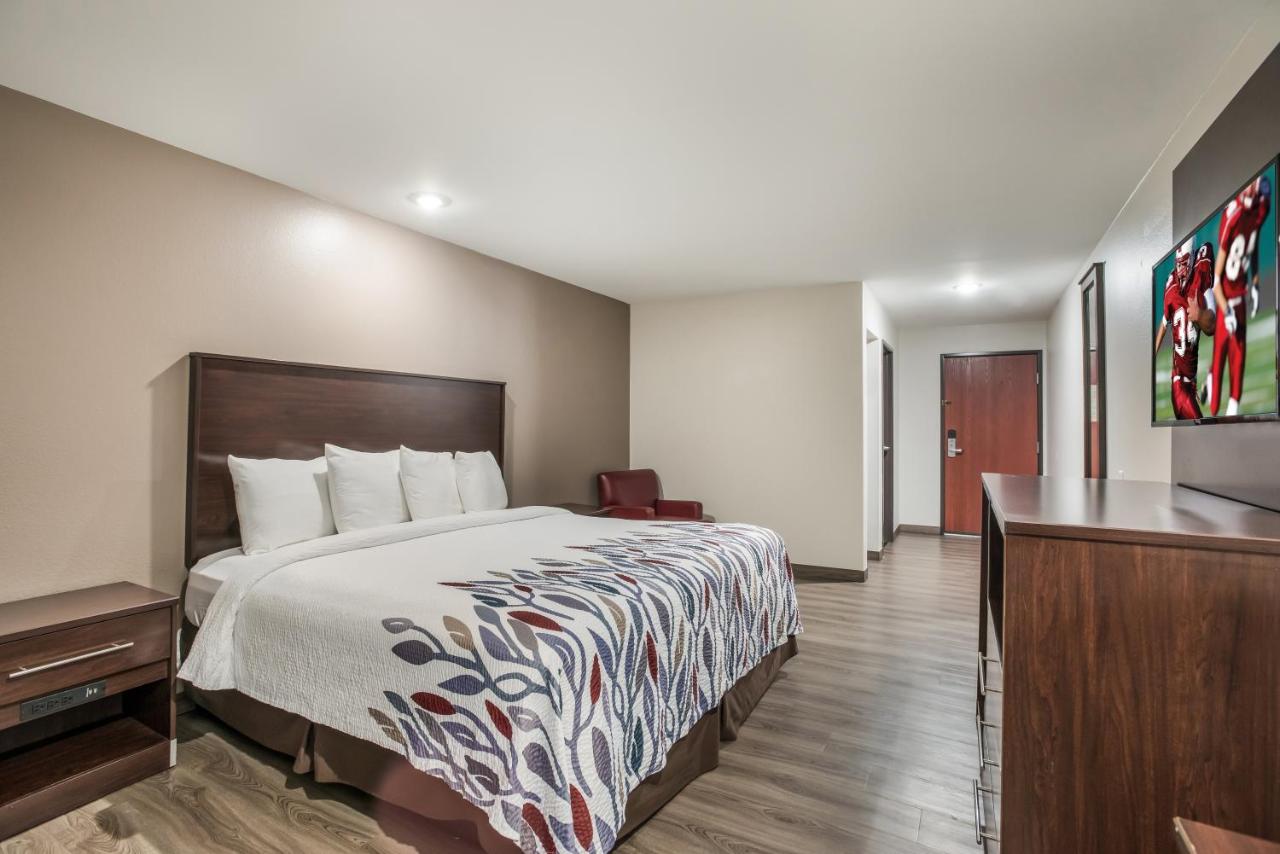 Deluxe King Room - Non-Smoking at Red Roof Inn & Suites Lake Charles