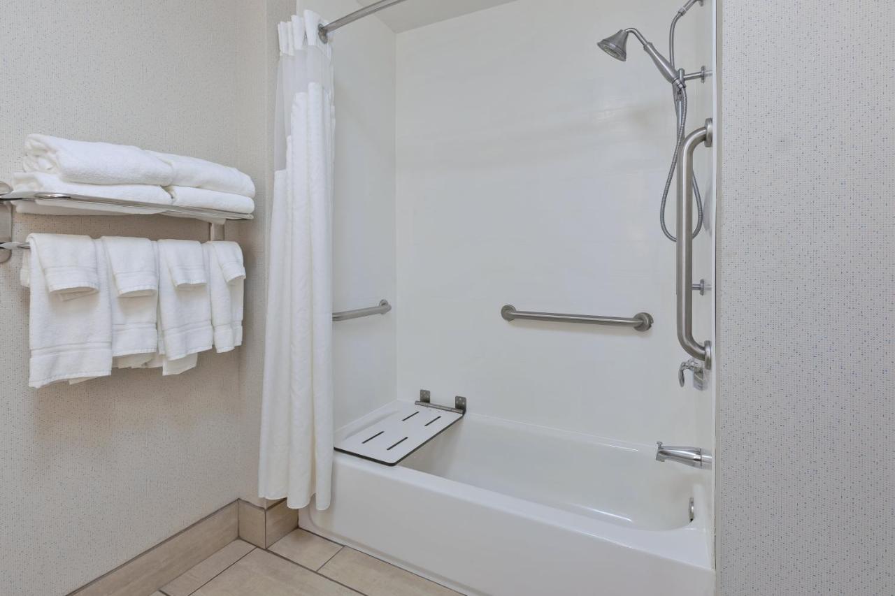 | Holiday Inn Express Hotel & Suites Cleveland-Richfield, an IHG Hotel