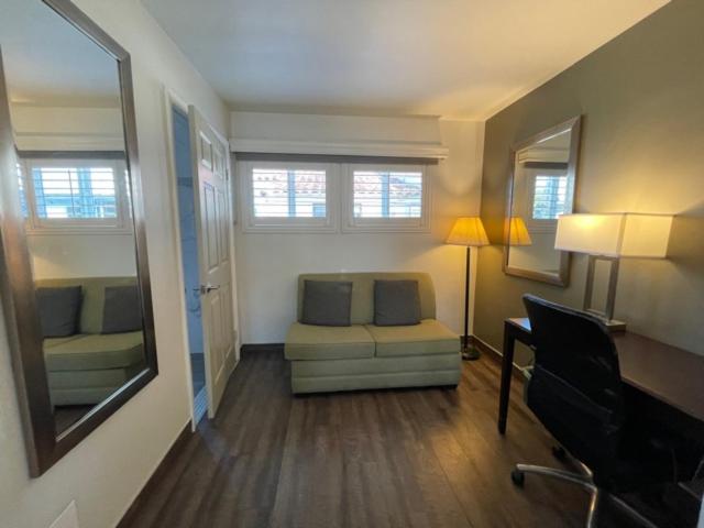 | Hi View Inn & Suites