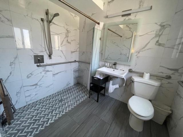 | Hi View Inn & Suites