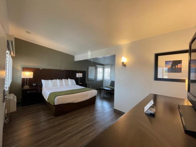 | Hi View Inn & Suites