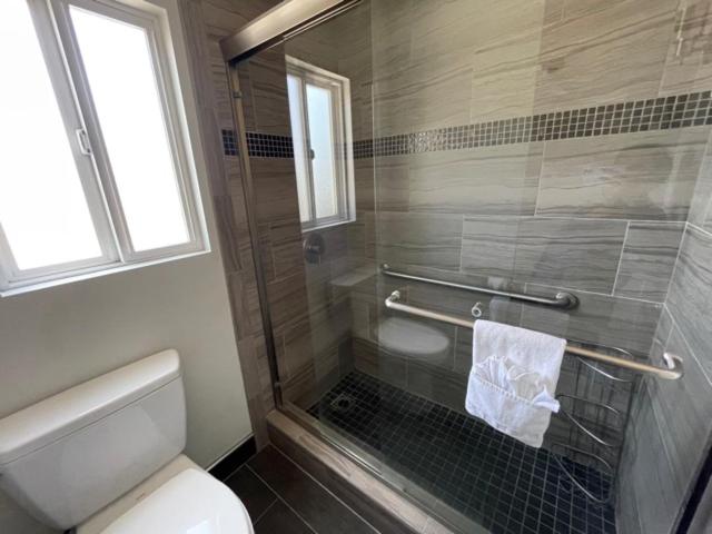 | Hi View Inn & Suites