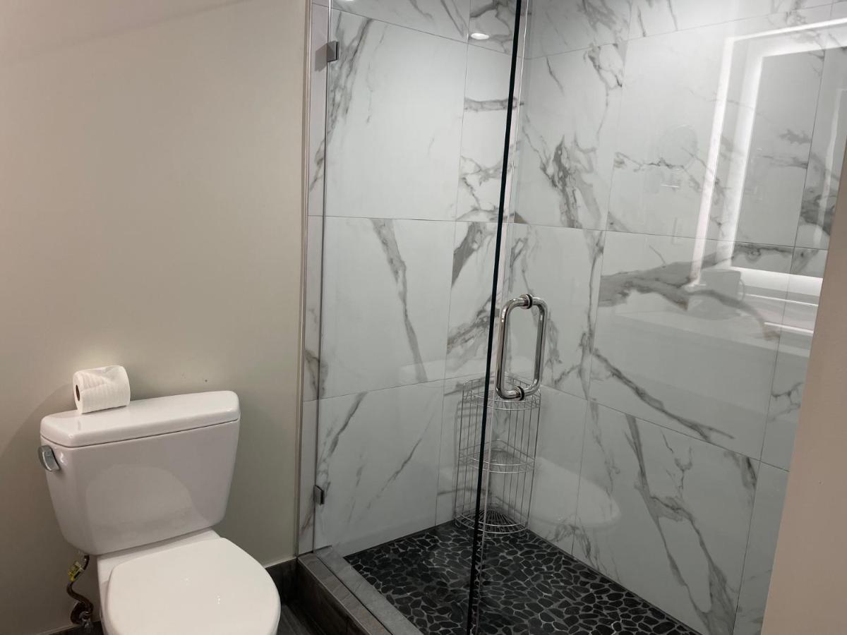 | Hi View Inn & Suites