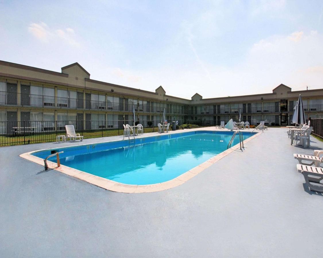 | Quality Inn & Suites York