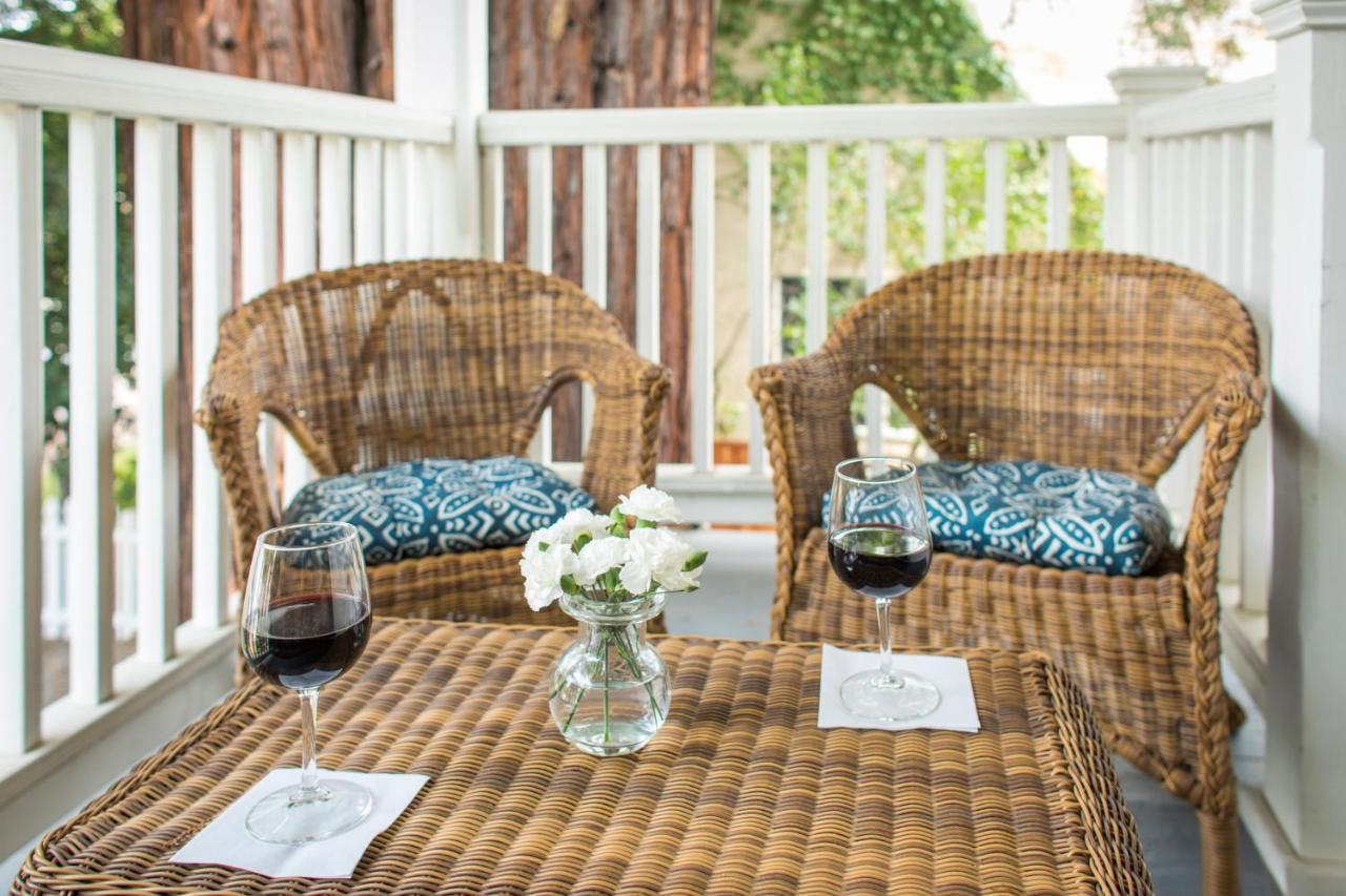 | Inn St Helena