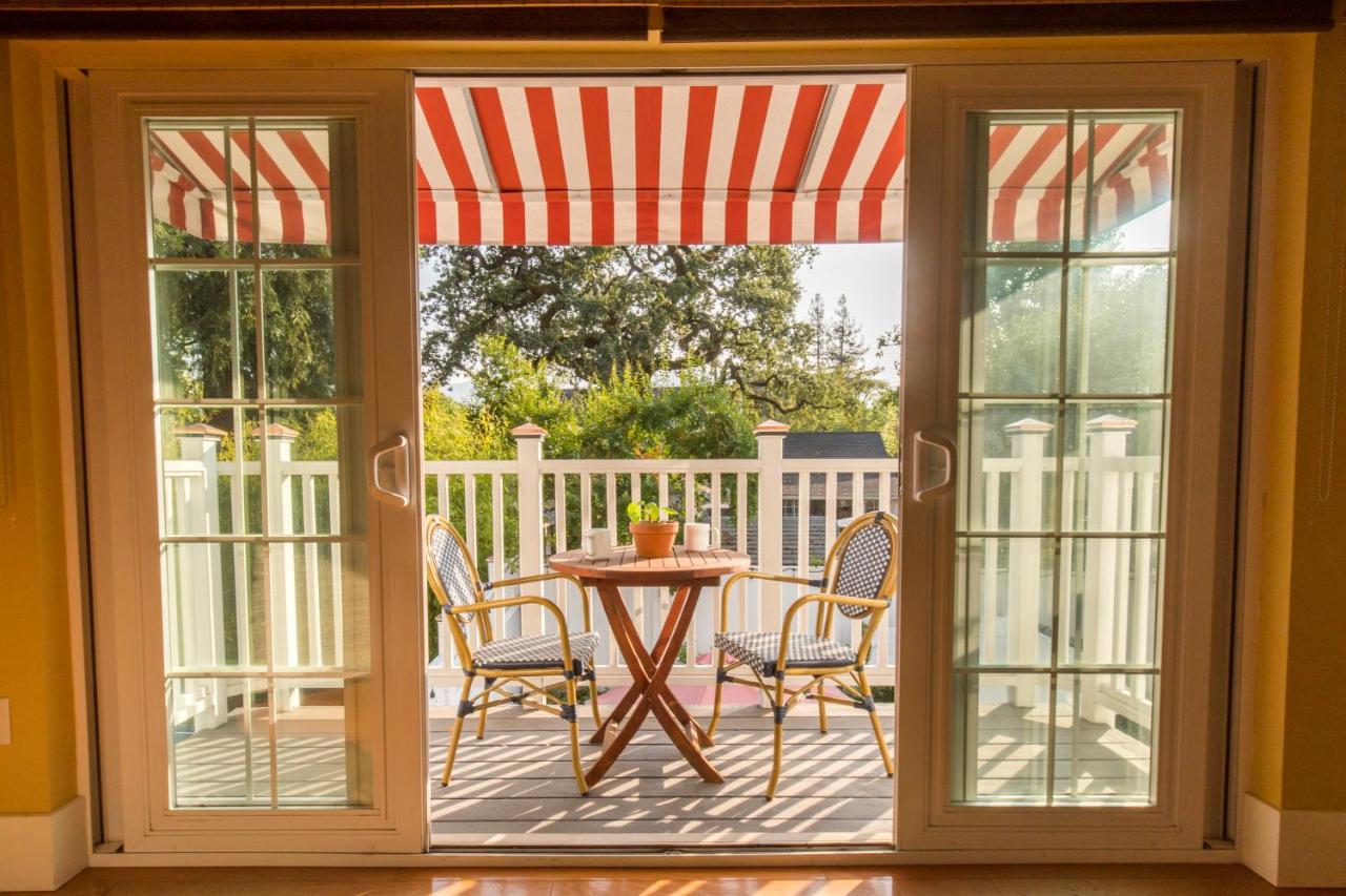 | Inn St Helena